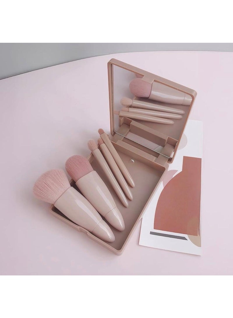 طقم فرش مكياج للسفر 5 قطع مع حافظة بمرآة مدمجة – شعيرات ناعمة وتصميم مريح